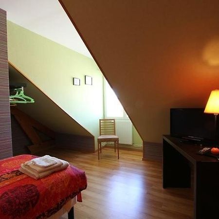 Hotel Pré en Bulles à Trépail Extérieur photo